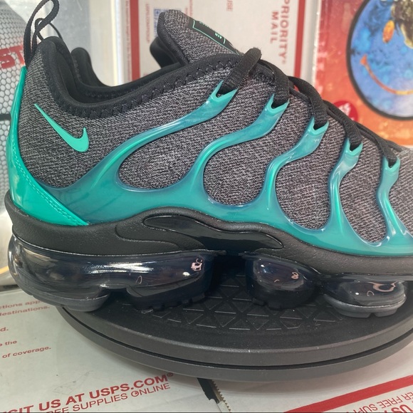 🆕 Nike Air VaporMax Plus 'Eagles' - Picture 2 of 13